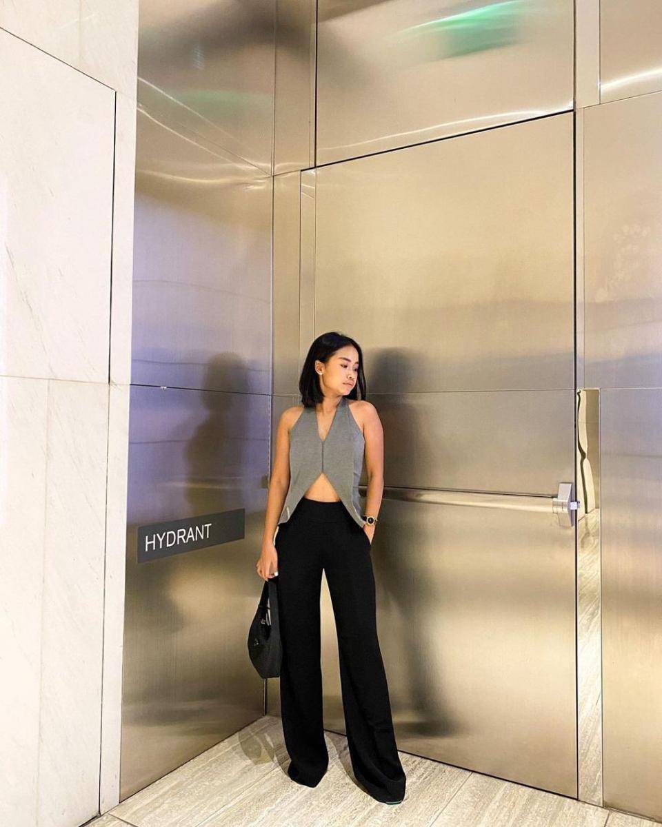 Padu padan busana dan tas tangan ala Ayya Renita (instagram.com/ayyarenita93)