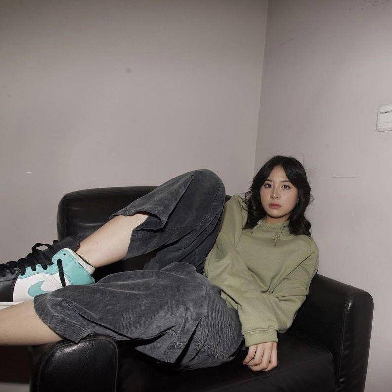 ide outfit boyish ala Zee JKT 48 (instagram.com/jkt48.zee)