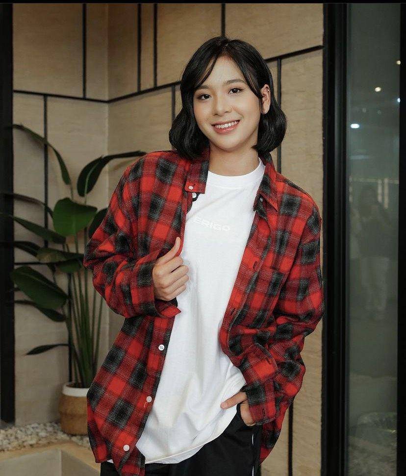 ide outfit boyish ala Zee JKT 48 (instagram.com/jkt48.zee)