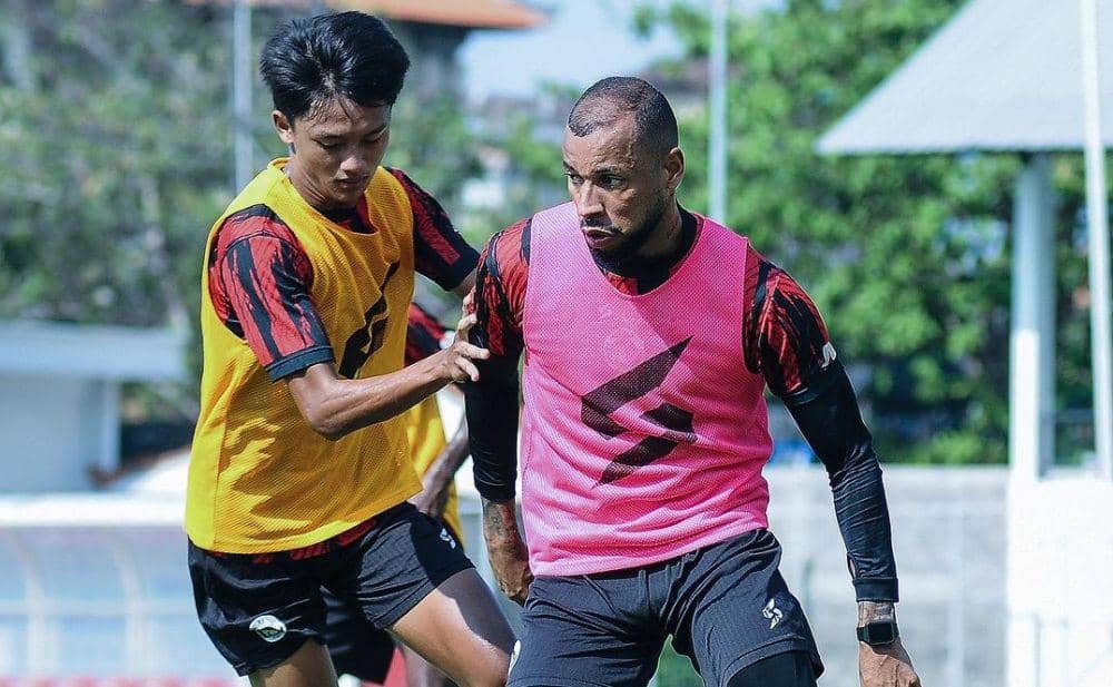 Gustavo Almeida saat berlatih bersama pemain Arema FC. (Dok. Media Officer Arema FC)