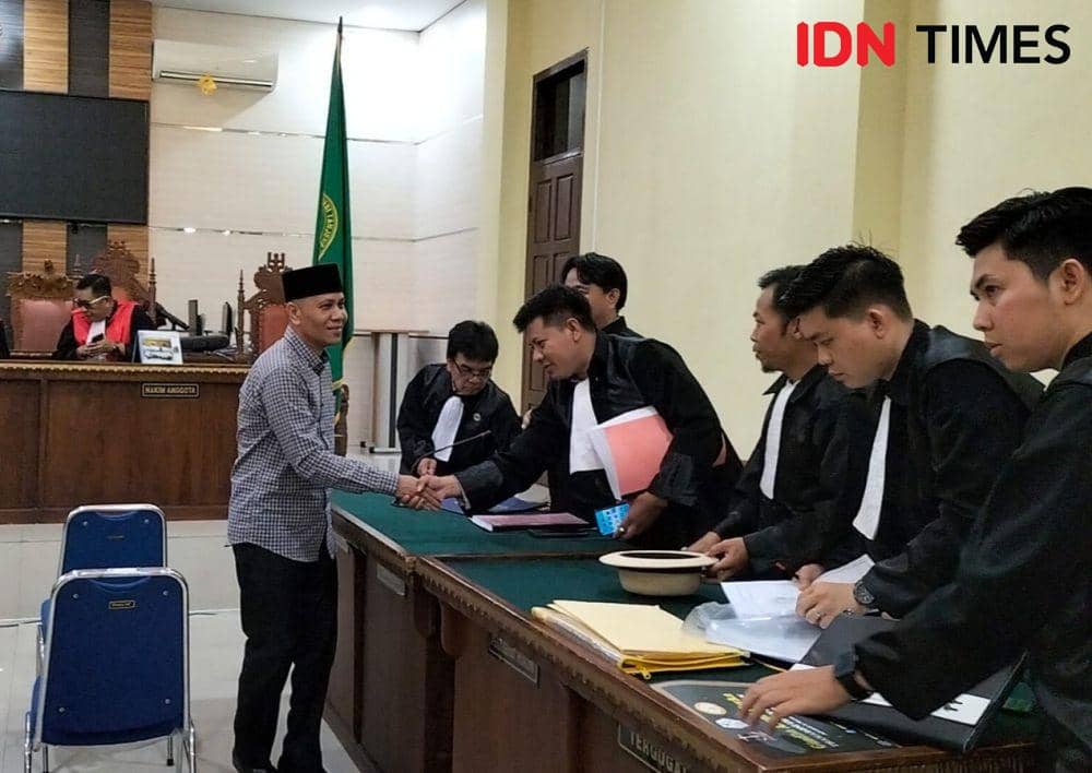 Sidang dakwaan Mantan Kepala Dinas Pemberdayaan Masyarakat dan Desa (PMD) Lampung Utara Abdurahman di PN Tipikor Tanjungkarang, Kamis (2/11/2023). (IDN Times/Tama Yudha Wiguna).