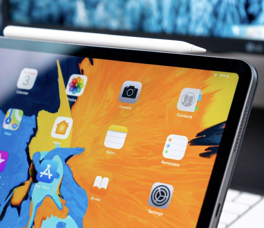 ilustrasi Apple Pencil dan iPad (unsplash.com/Daniel Korpai)