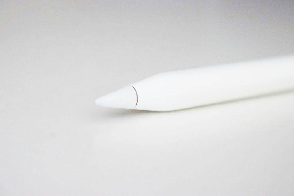 ilustrasi Apple Pencil (unsplash.com/Joan Tran)