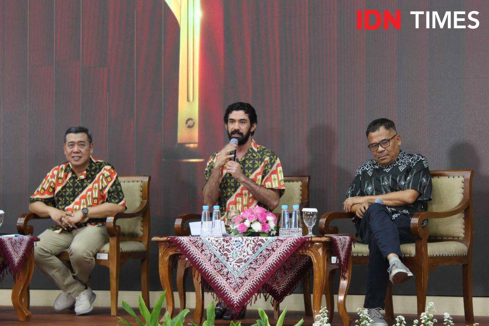 Ahmad Mahendra (kiri), Reza Rahadian (tengah), dan Garin Nugroho (kiri) di konferensi pers FFI 2023 pada Rabu (02/11/2023). (IDN Times/Ines Suseno)