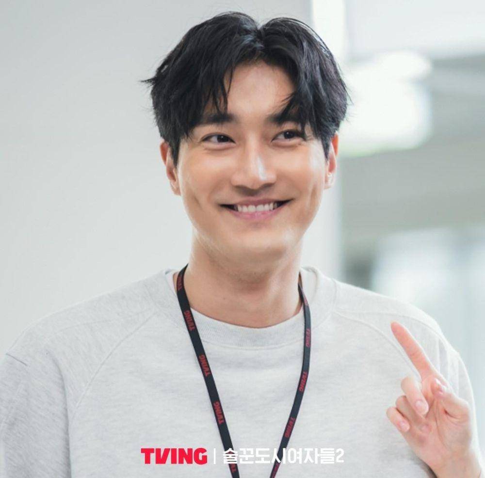 Choi Si Won di drama Work Later, Drink Now 2 (instagram.com/tving.official)