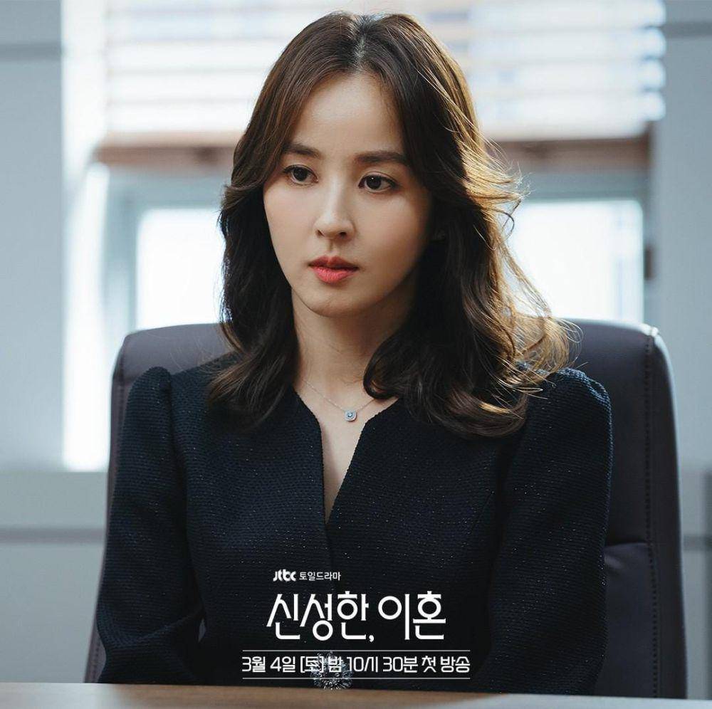 Han Hye Jin di drama Divorce Attorney Shin (instagram.com/jtbcdrama)