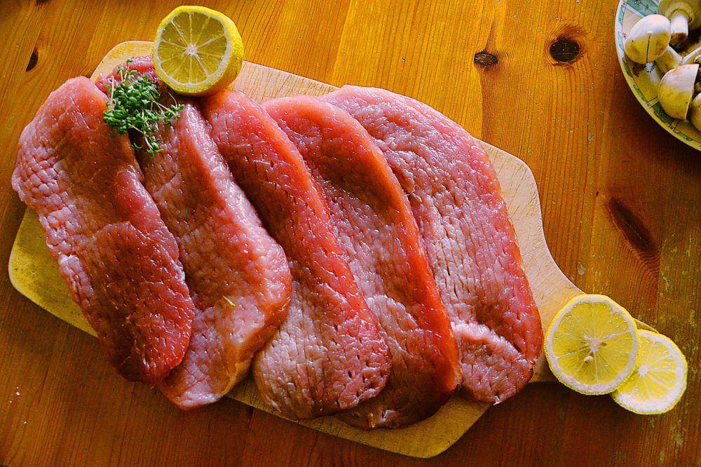 ilustrasi potongan daging segar (pixabay.com/miriangil)