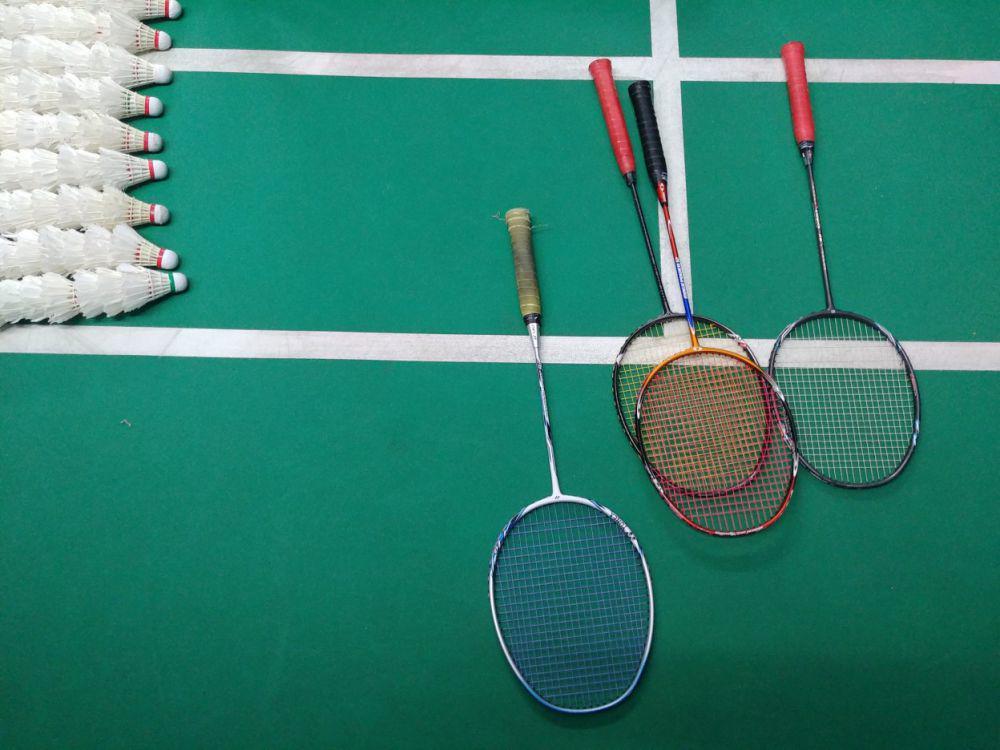 4 Cara Mudah Merawat Raket Badminton biar Lebih Awet
