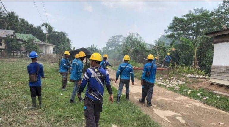 (Tiang listrik yang roboh di Banyuasin) IDN Times/istimewa