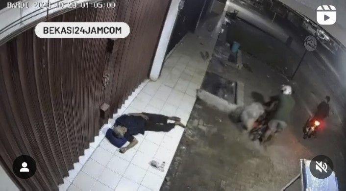 Viral Komplotan Pencuri di Bekasi Ambil Kursi Roda Milik Tunawisma