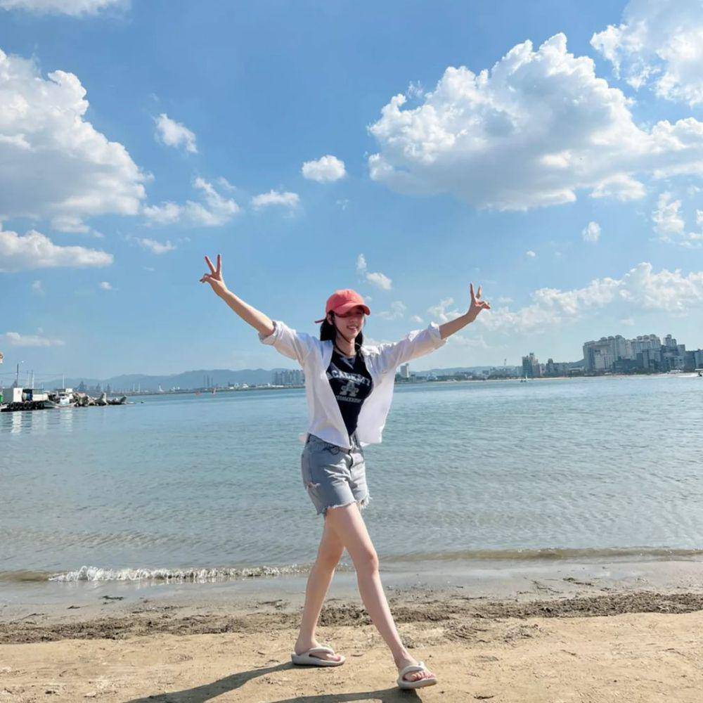 Lee Re (instagram.com/leere0312)