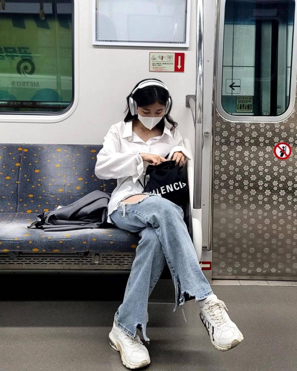 Lee Re (instagram.com/leere0312)