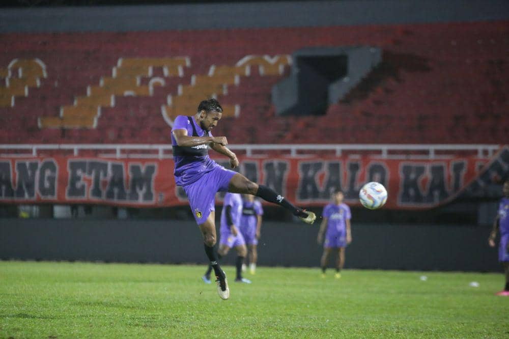Pemain Persik Kediri saat menjajal Stadion Segiri Samarinda. IDN Times/ Istimewa