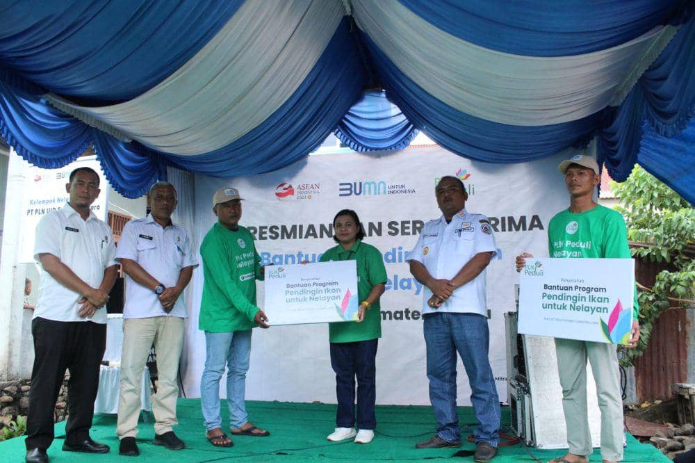 Bantuan pendingin ikan untuk nelayan (Dok.PLN Sumut)