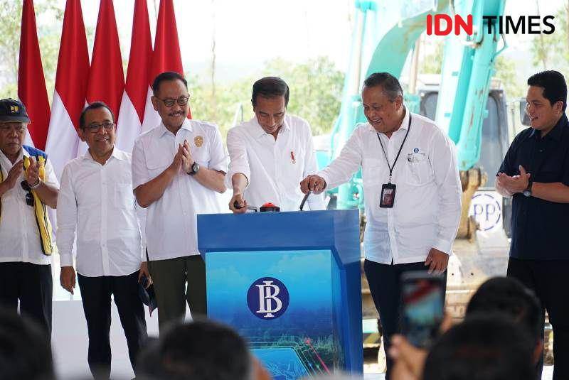 Presiden Jokowi Groundbreaking kantor BI didampingi Gubernur BI Perry Warjiyo (IDN Times/Ervan)
