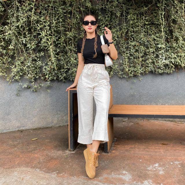 OOTD nuansa hitam ala Seses Rapunzel (instagram.com/sesesvana)