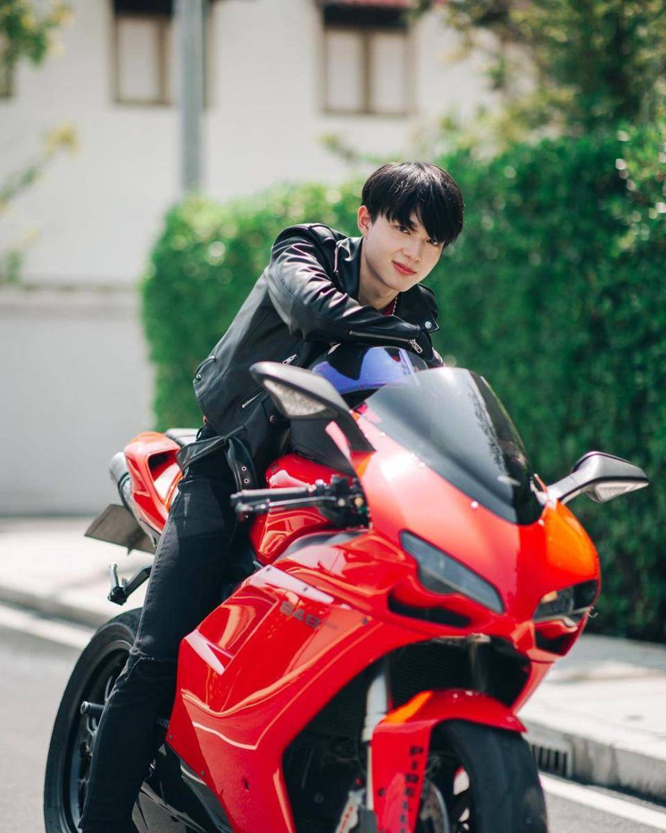 karakter NuNew Chawarin di serial Cutie Pie (instagram.com/new_cwr)