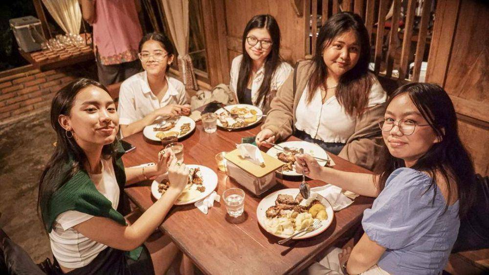 potret birthday dinner anak Yuni Shara (instagram.com/yunishara36)