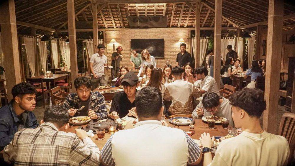 potret birthday dinner anak Yuni Shara (instagram.com/yunishara36)