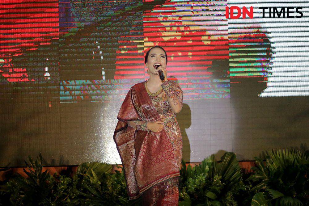 Maria Callista saat tampil di Night Charity (IDN Times/Arifin Al Alamudi)