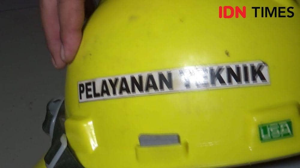 Helem korban saat digunakan bekerja/ IDN Times/ Riyanto