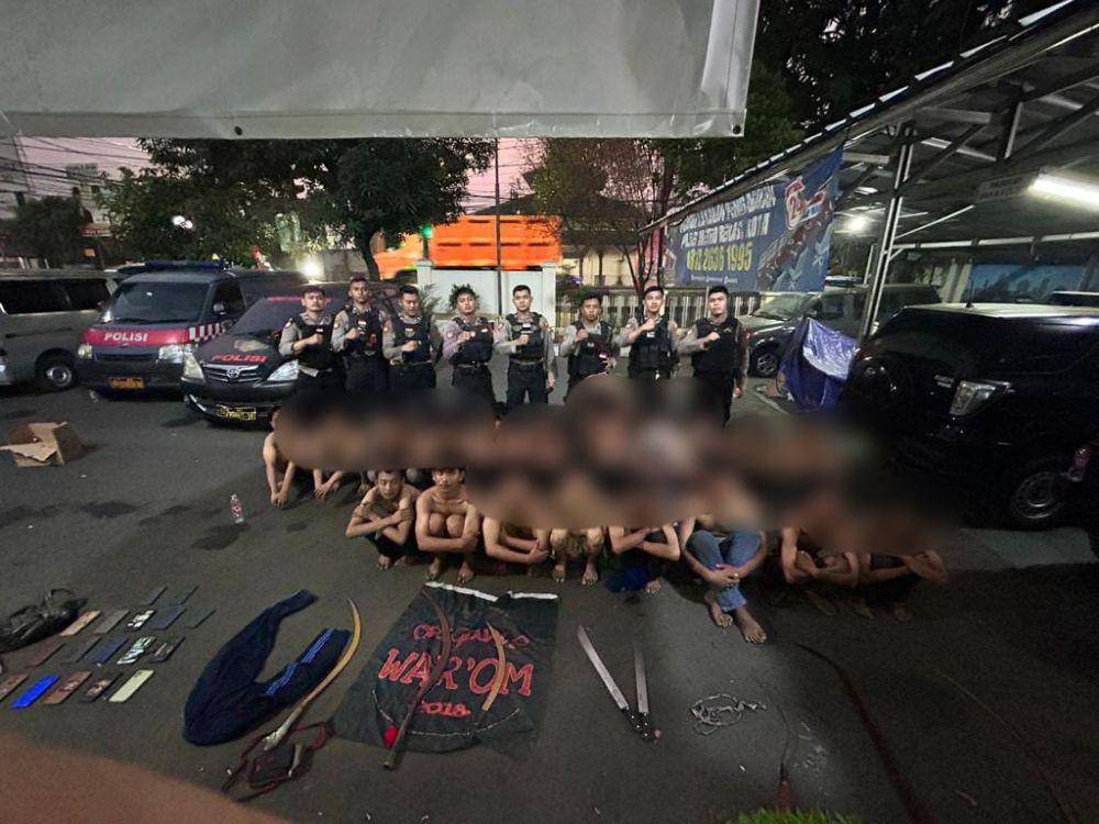 Polisi tangkap belasan remaja yang ingin melakukan tawuran di Bekasi. (IDN Times /Imam Faishal)