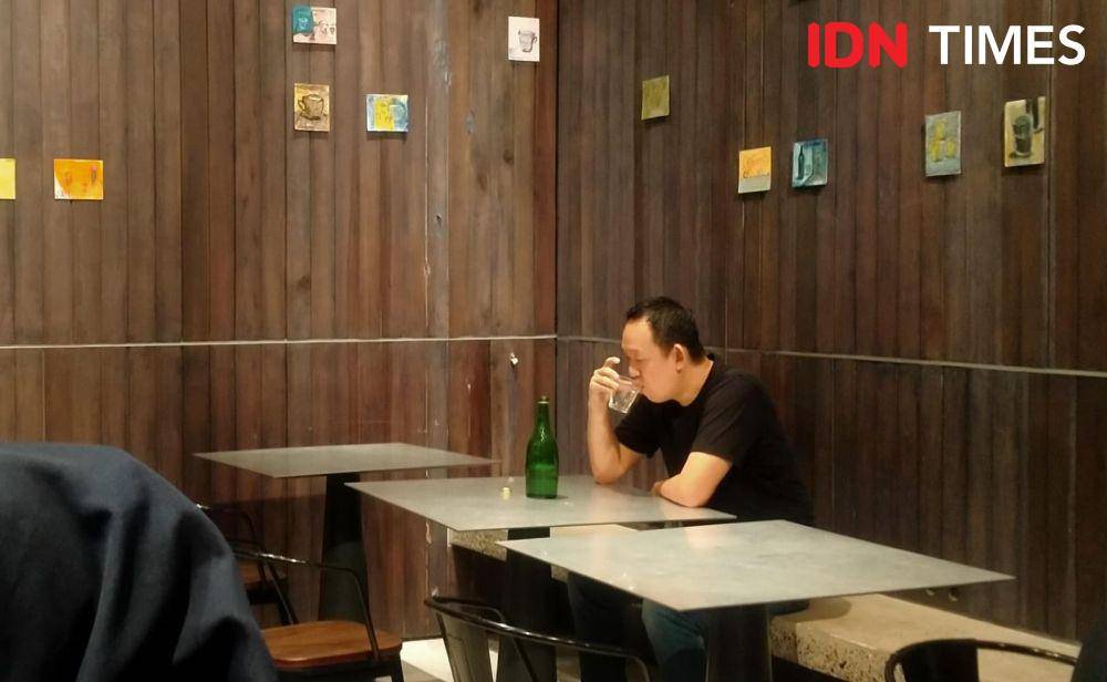 Franky Pandana saat melakukan aksi happening art (IDN Times/Eko Agus Herianto)