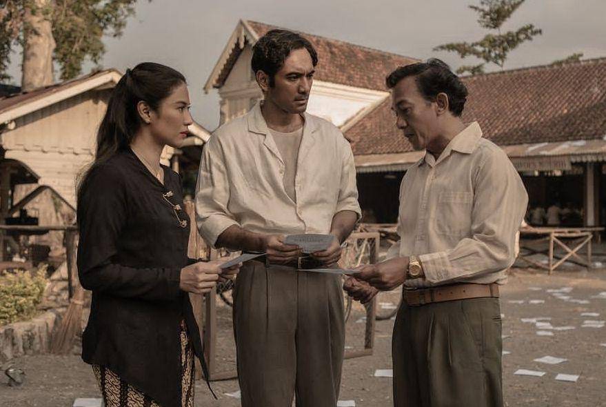 Dasiyah, Soeraja, Idroes (dok. Netflix/Gadis Kretek)