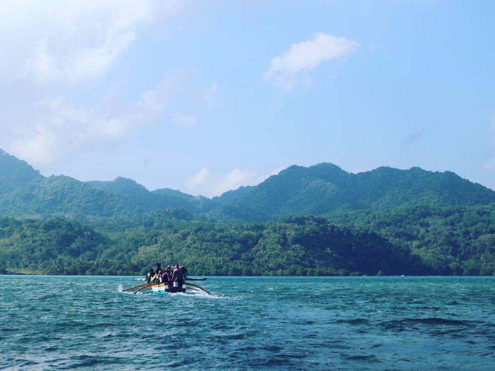 Informasi Wisata Pulau Bawean Gresik: Lokasi, Rute, dan Harga Tiket