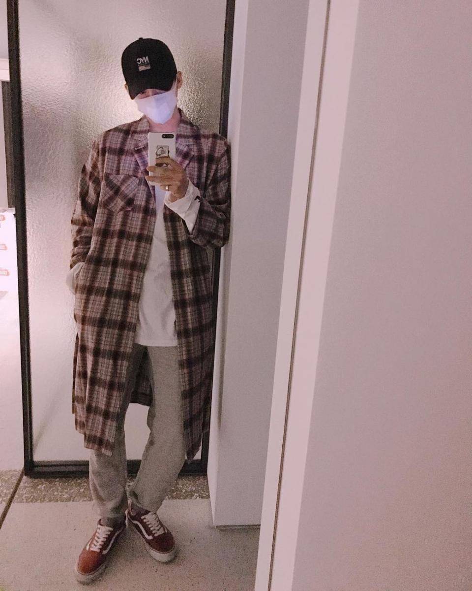OOTD kasual ala Lee Jong Suk (instagram.com/jongsuk0206)