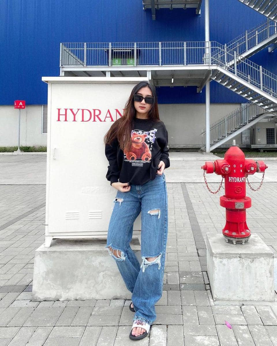 OOTD nuansa hitam ala Seses Rapunzel (instagram.com/sesesvana)