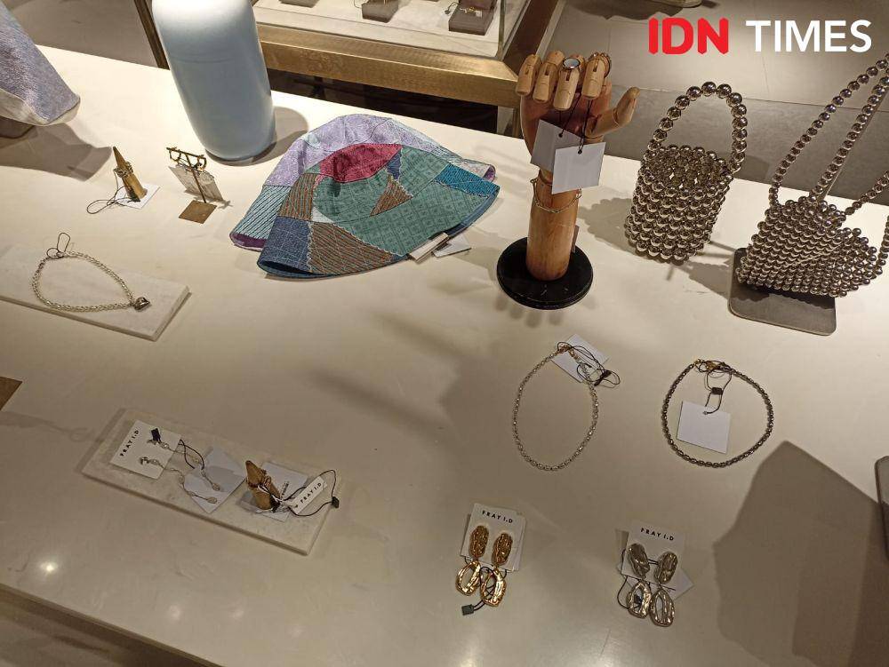 Peluncuran pop-up store LUMINE terbaru di Plaza Senayan. 2 November 2023. (IDN Times/M. Tarmizi Murdianto)