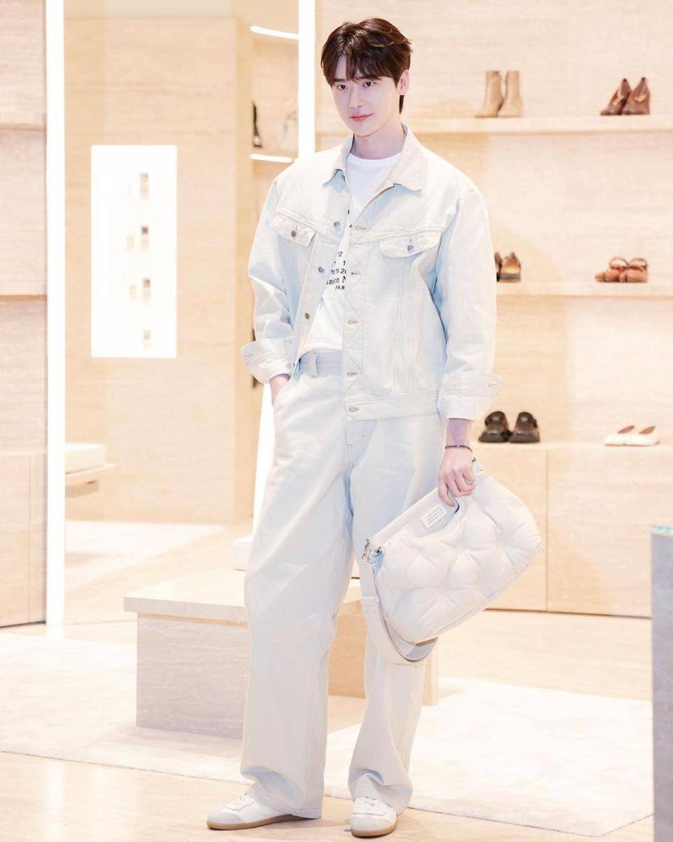 OOTD kasual ala Lee Jong Suk (instagram.com/jongsuk0206)