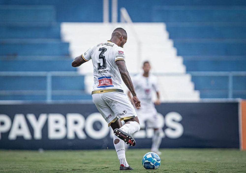 Matheus Santos, bek asal Brasil yang tengah dirumorkan diincar Arema FC. (Instagram/@_.matheussantos)