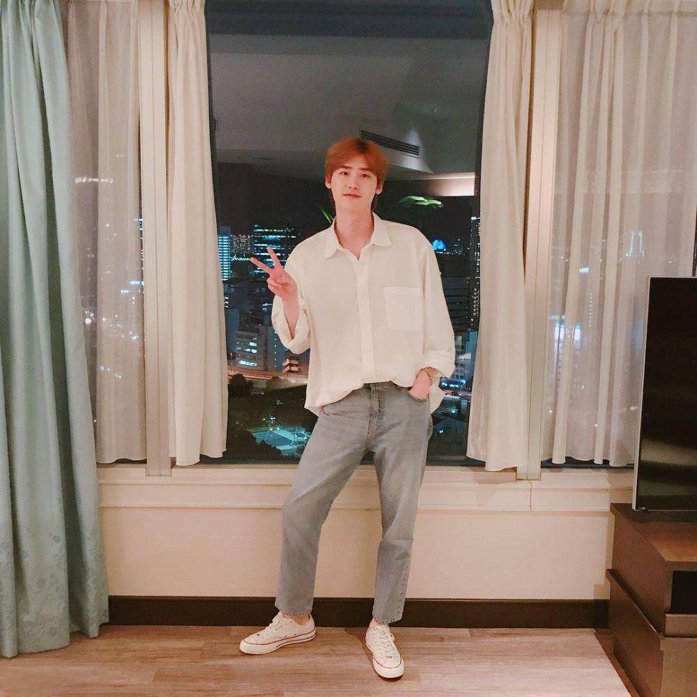 OOTD kasual ala Lee Jong Suk (instagram.com/jongsuk0206)