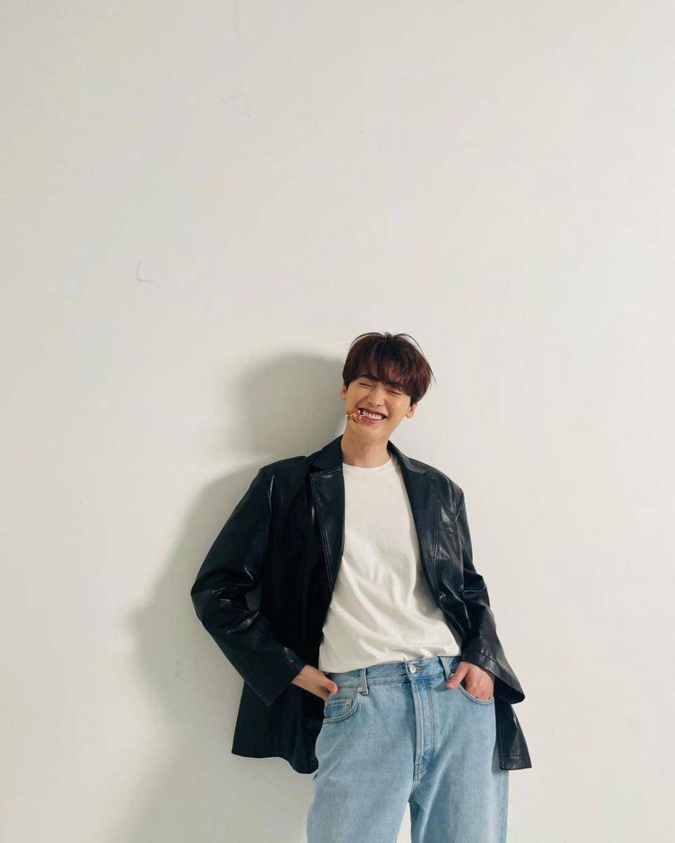 OOTD kasual ala Lee Jong Suk (instagram.com/jongsuk0206)
