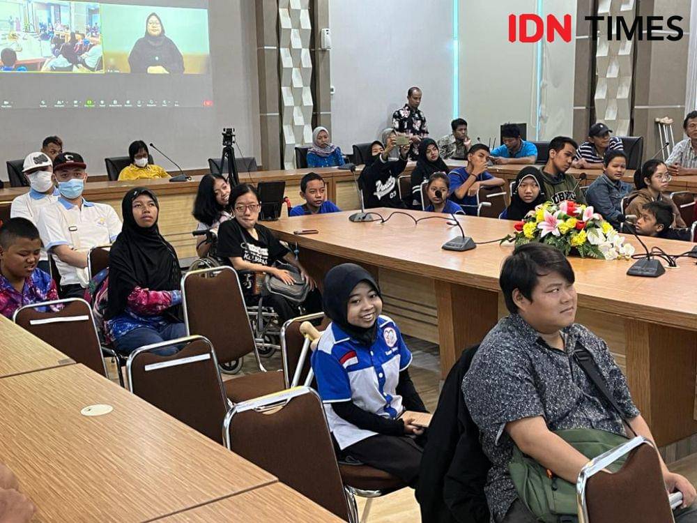 Puluhan difabel di Kota Semarang mengikuti Academy Content Creator Difabel di Gedung H Kampus Universitas Dian Nuswantoro Semarang, Jumat (3/11/2023). (IDN Times/Anggun Puspitoningrum)