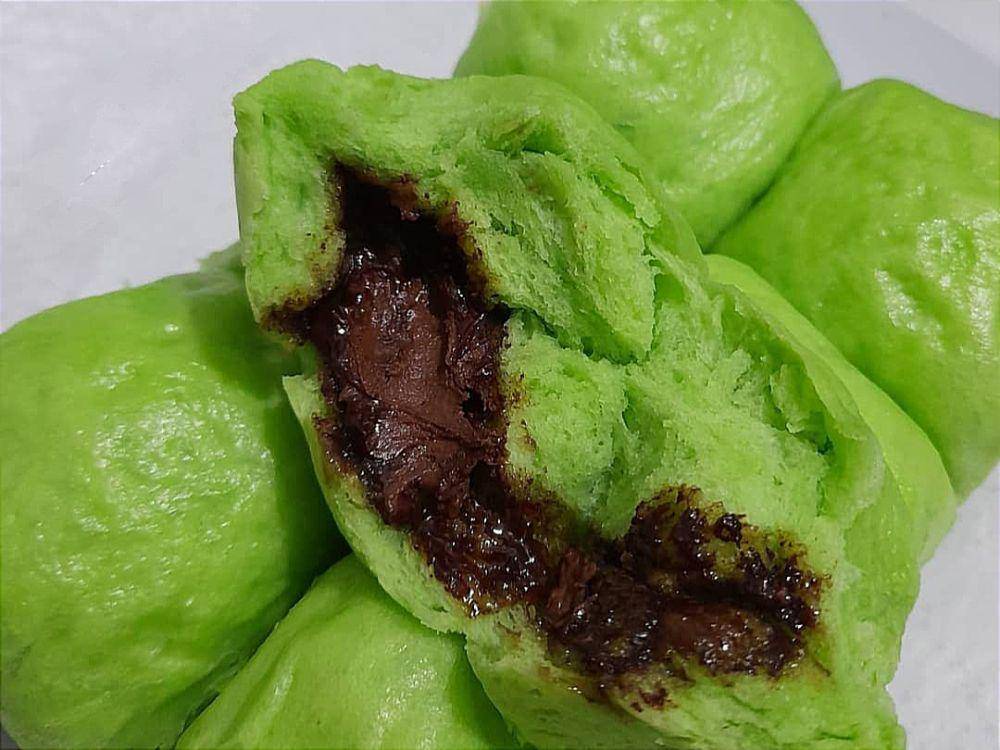 ilustrasi roti sobek pandan kukus isi cokelat (Instagram.com/mommika_kitchen)