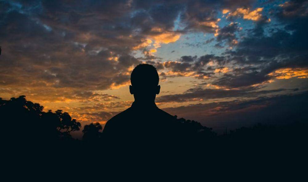ilustrasi pria yang kehilangan semangat (unsplash.com/Arifur Rahman)