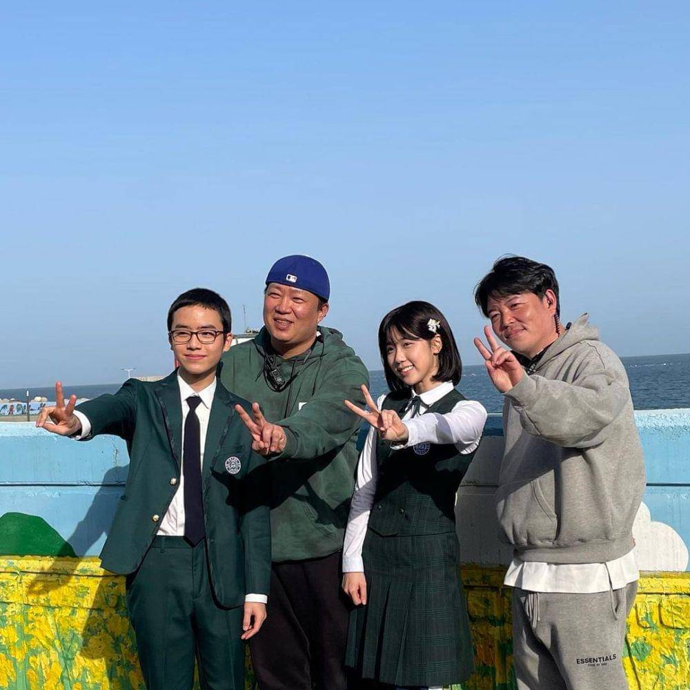 Moon Woo Jin di lokasi syuting Castaway Diva (instagram.com/mwj_mom)