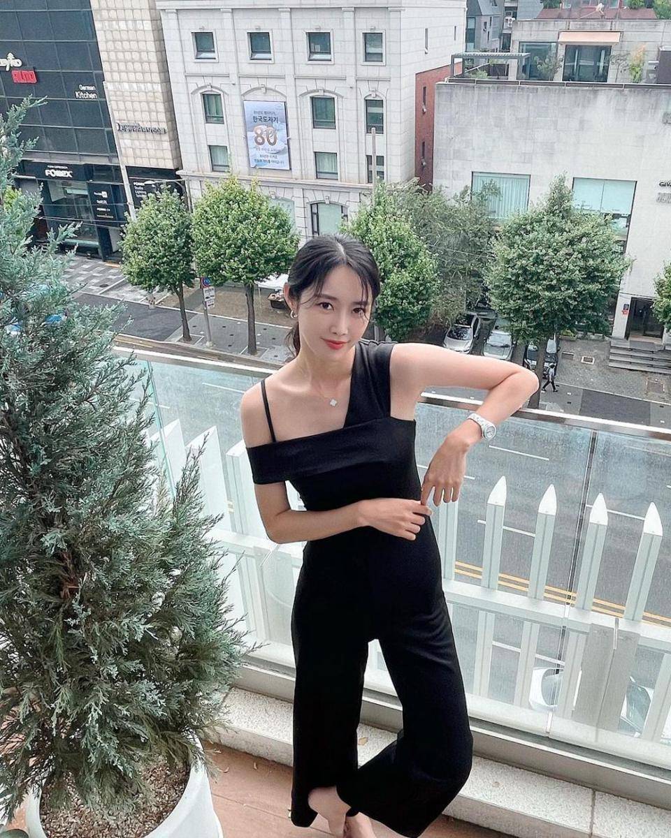 Jung Joo Yeon (instagram.com/jjxxyeon_)