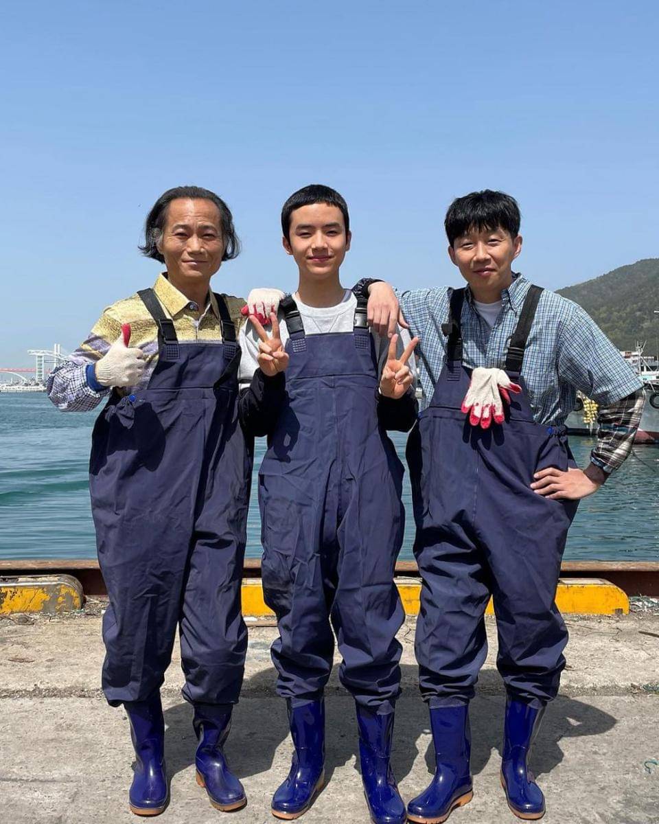 Moon Woo Jin di lokasi syuting Castaway Diva (instagram.com/mwj_mom)