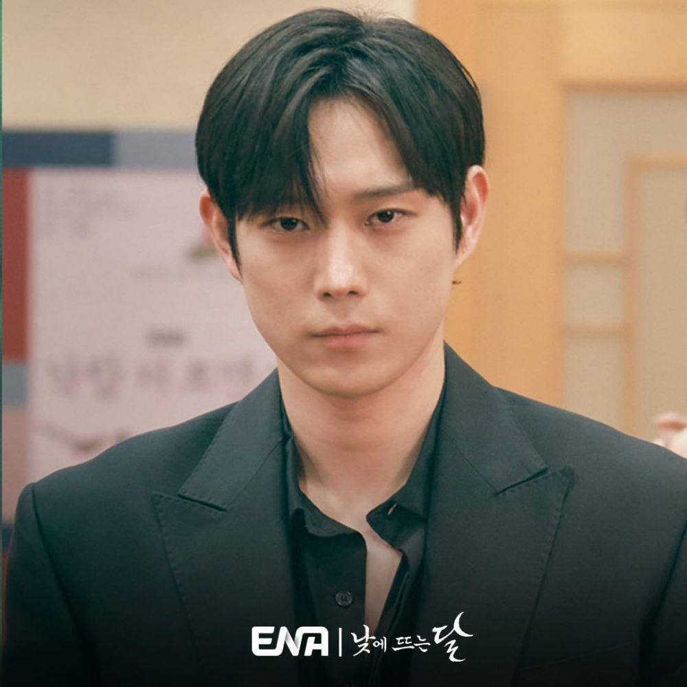 potret Kim Young Dae di drakor Moon in The Day (instagram.com/channel.ena.d)
