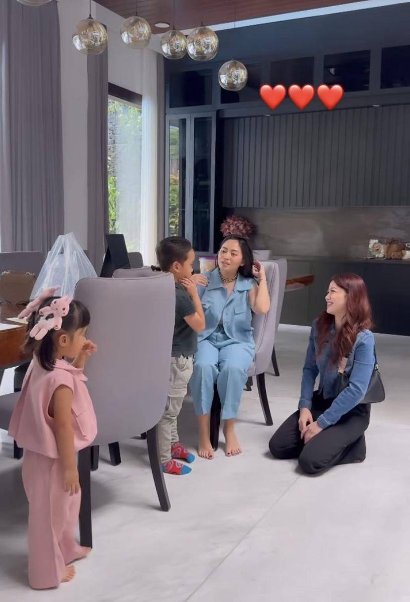 potret Rachel Vennya kenalkan pacar Okin ke Xabiru dan Chava (Instagram.com/rachelvennya)
