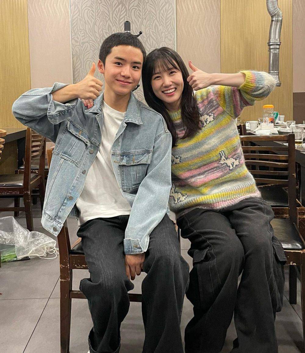 Moon Woo Jin di lokasi syuting Castaway Diva (instagram.com/mwj_mom)