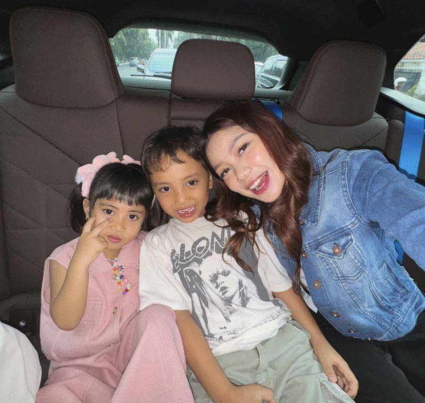 potret Rachel Vennya kenalkan pacar Okin ke Xabiru dan Chava (Instagram.com/rachelvennya)