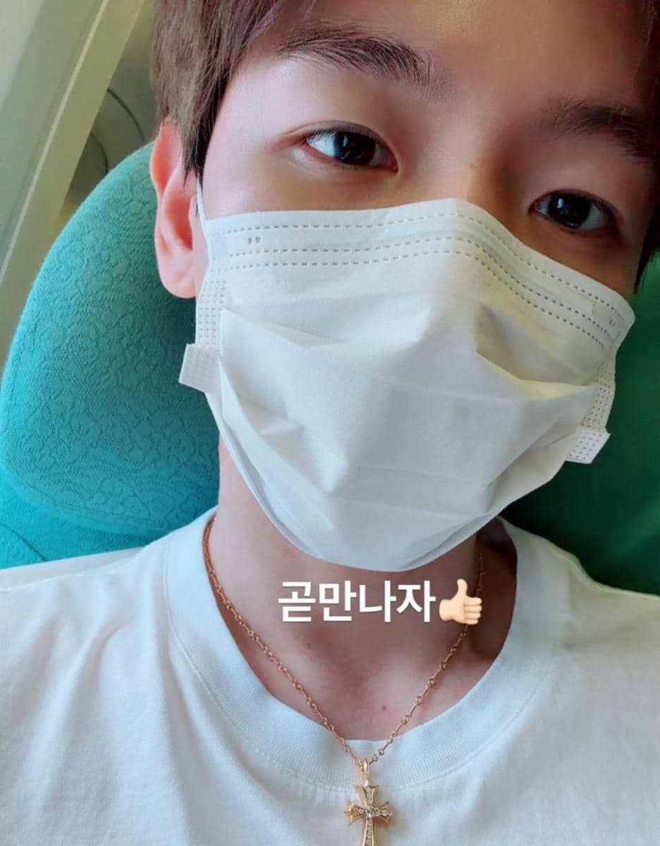 Baekhyun EXO berangkat ke Indonesia untuk Allo Bank Hangout. (instagram.com/baekhyunee_exo)