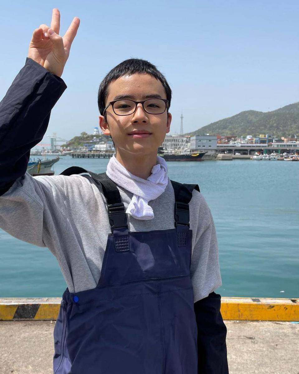 Moon Woo Jin di lokasi syuting Castaway Diva (instagram.com/mwj_mom)