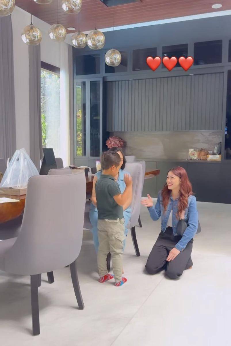 potret Rachel Vennya kenalkan pacar Okin ke Xabiru dan Chava (Instagram.com/rachelvennya)