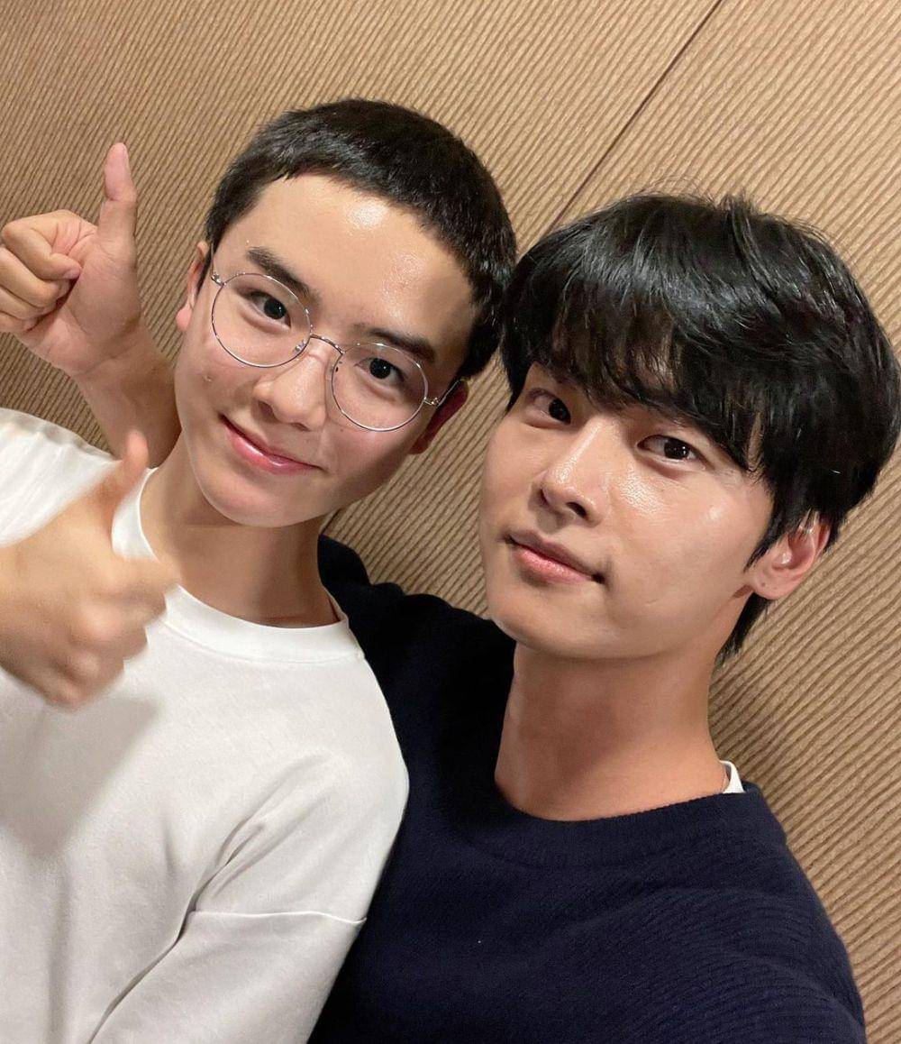 Moon Woo Jin di lokasi syuting Castaway Diva (instagram.com/mwj_mom)